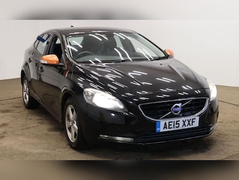 Used Volvo V40 2015 for sale - 76952235: Photo