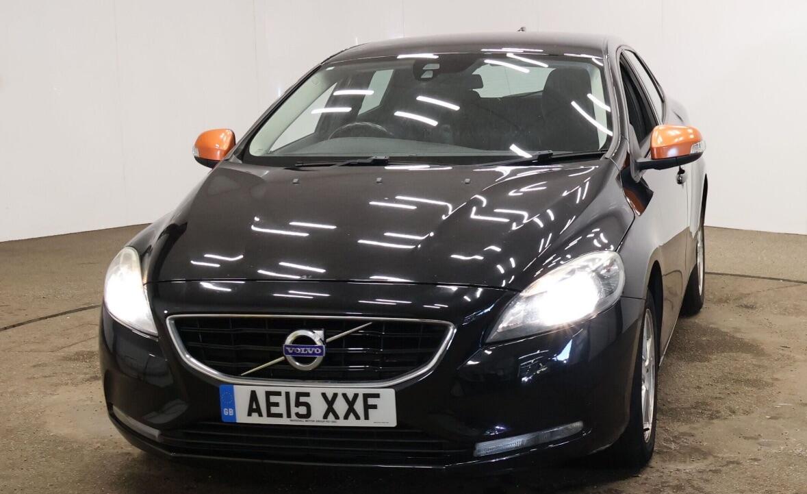 Used Volvo V40 2015 for sale - 76952235: Photo 2
