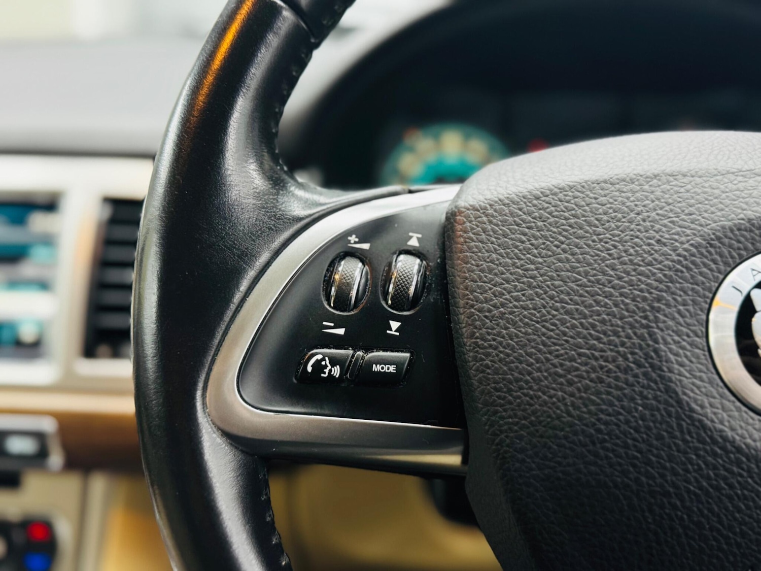 Used Jaguar XF 2013 for sale - 77253935: Photo 17