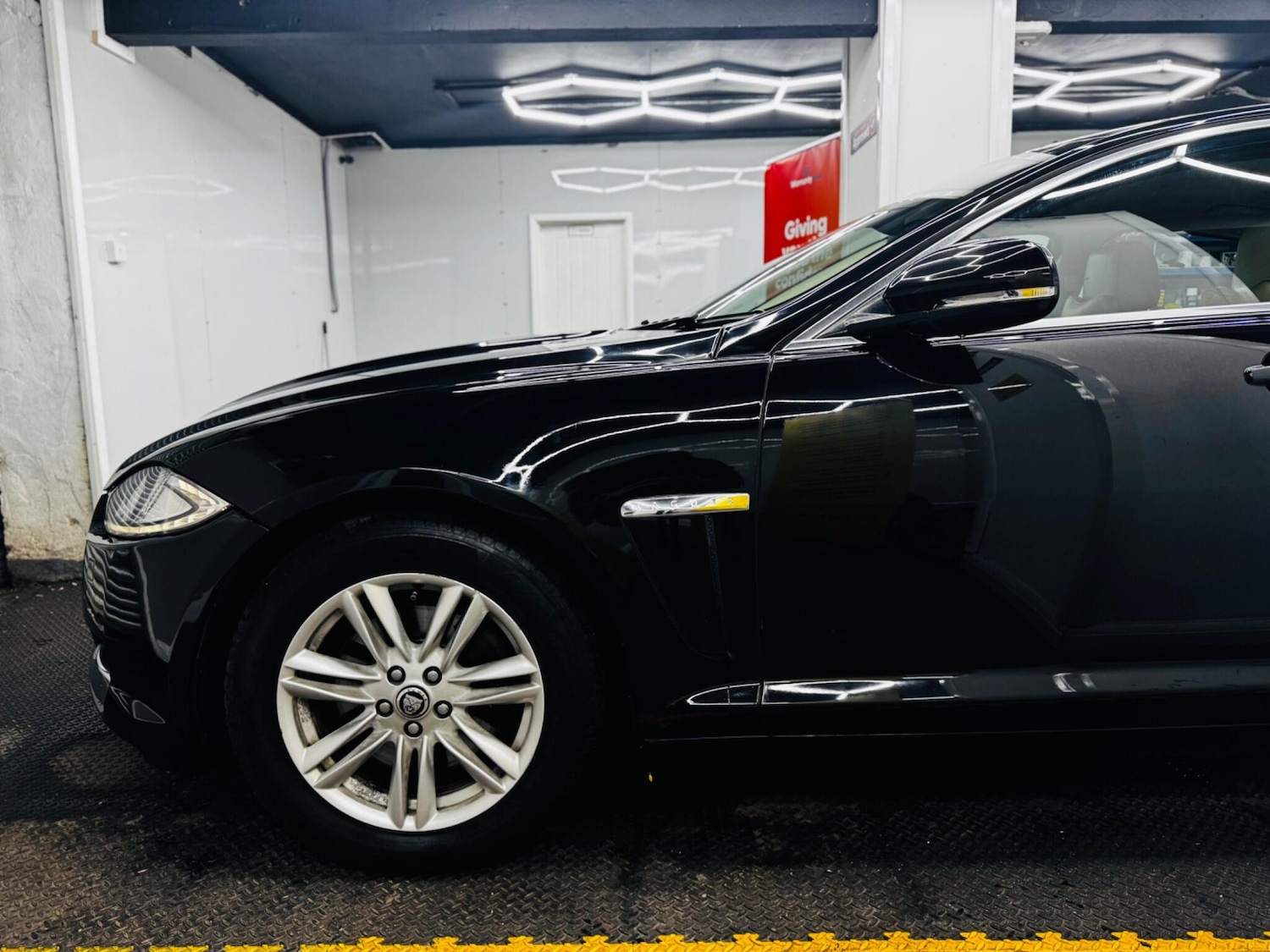 Used Jaguar XF 2013 for sale - 77253935: Photo 23