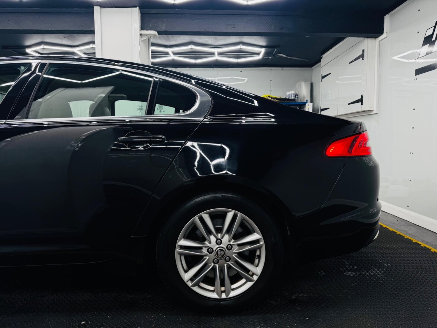 Used Jaguar XF 2013 for sale - 77253935: Photo 25