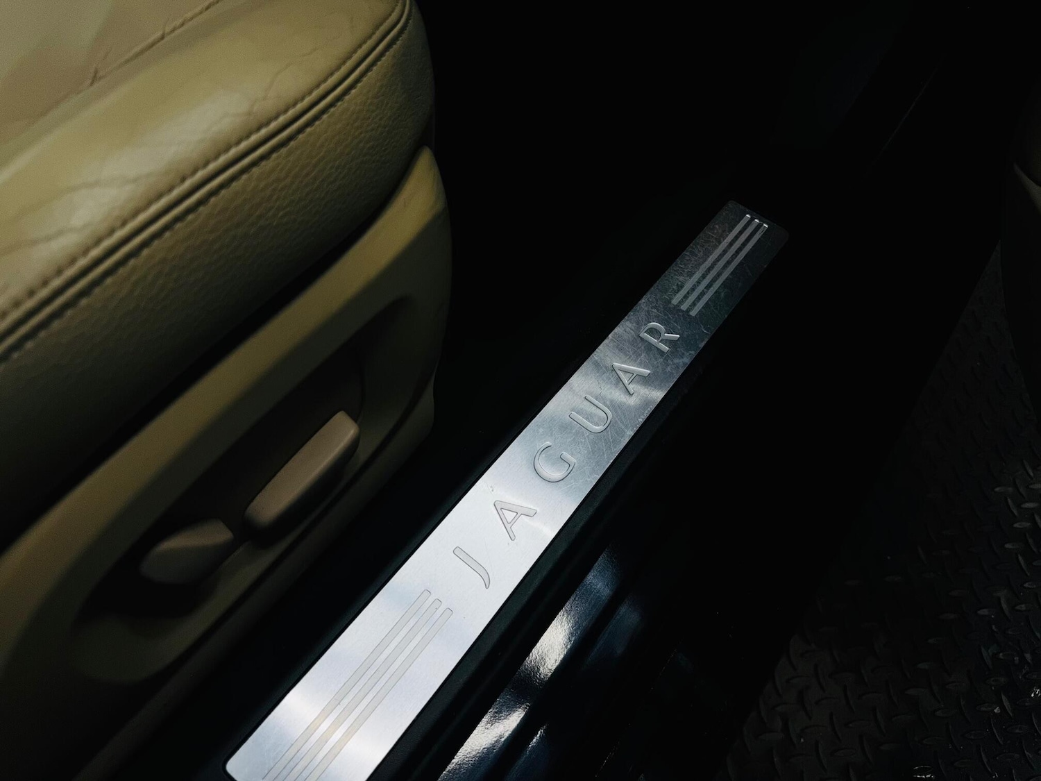 Used Jaguar XF 2013 for sale - 77253935: Photo 43