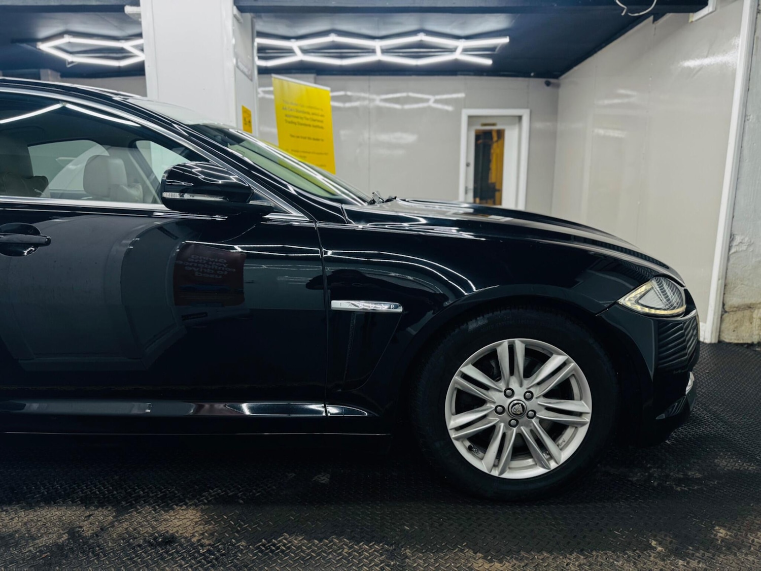 Used Jaguar XF 2013 for sale - 77253935: Photo 6