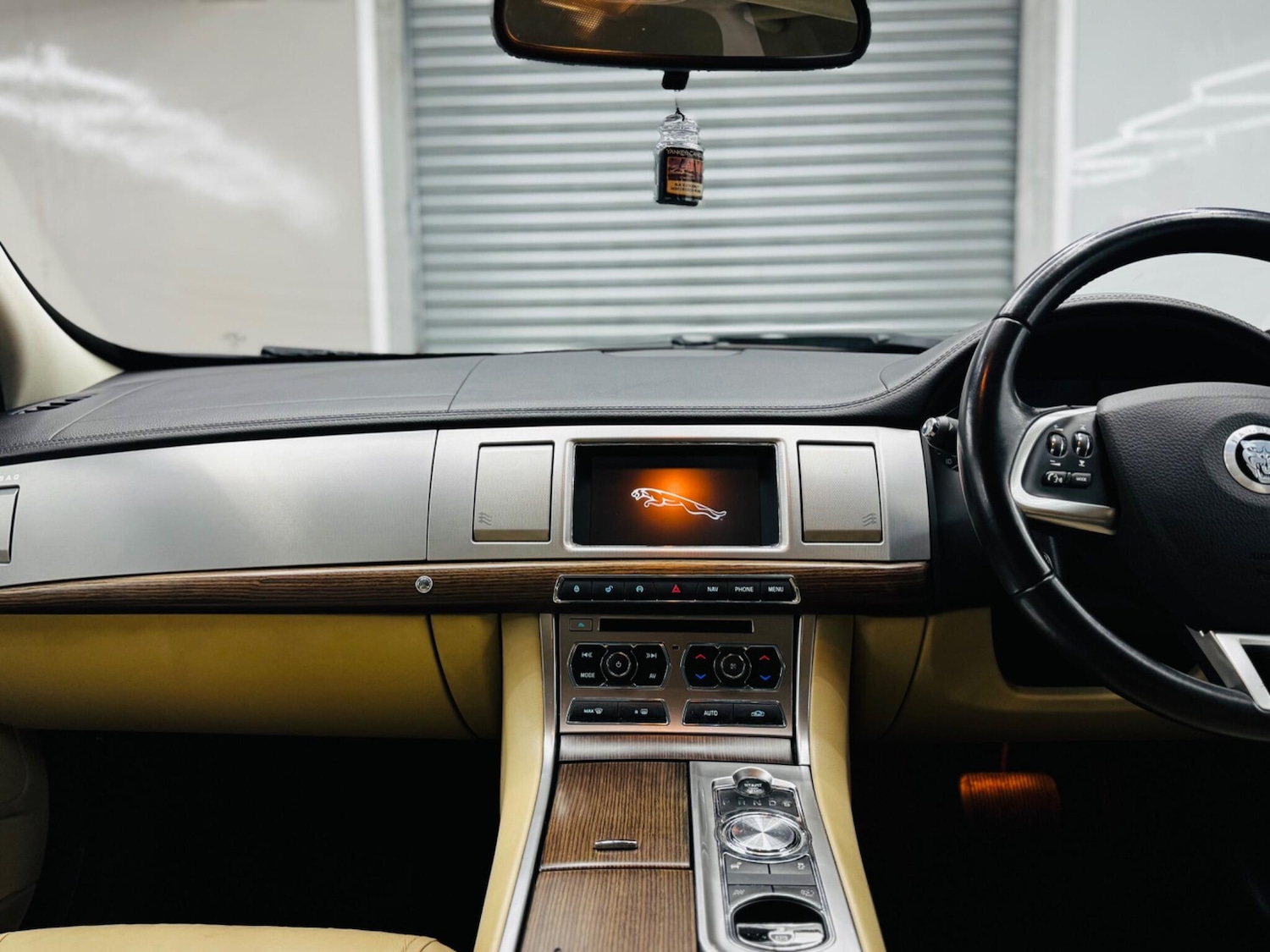 Used Jaguar XF 2013 for sale - 77253935: Photo 9