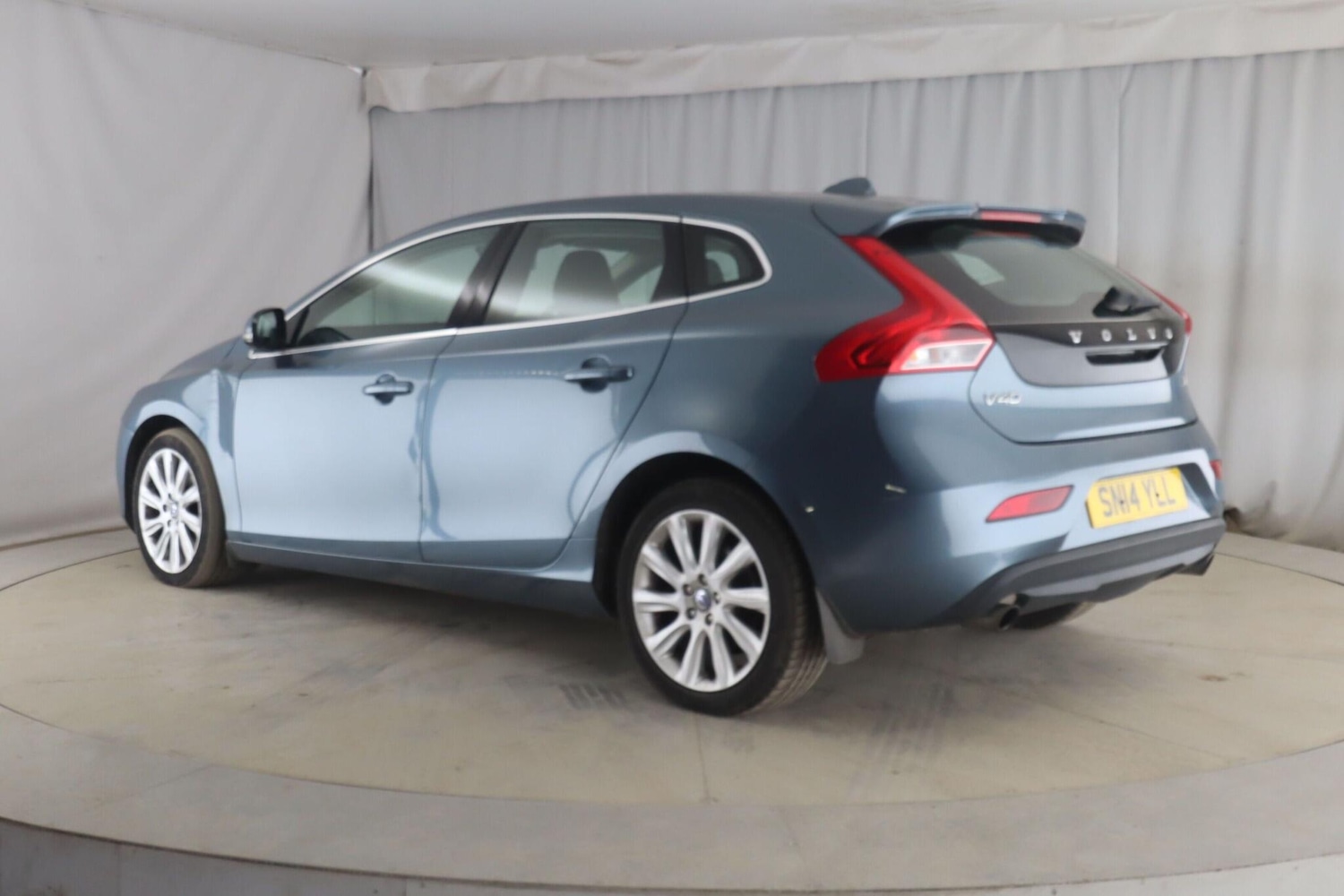 Used Volvo V40 2014 for sale - 77130633: Photo 3