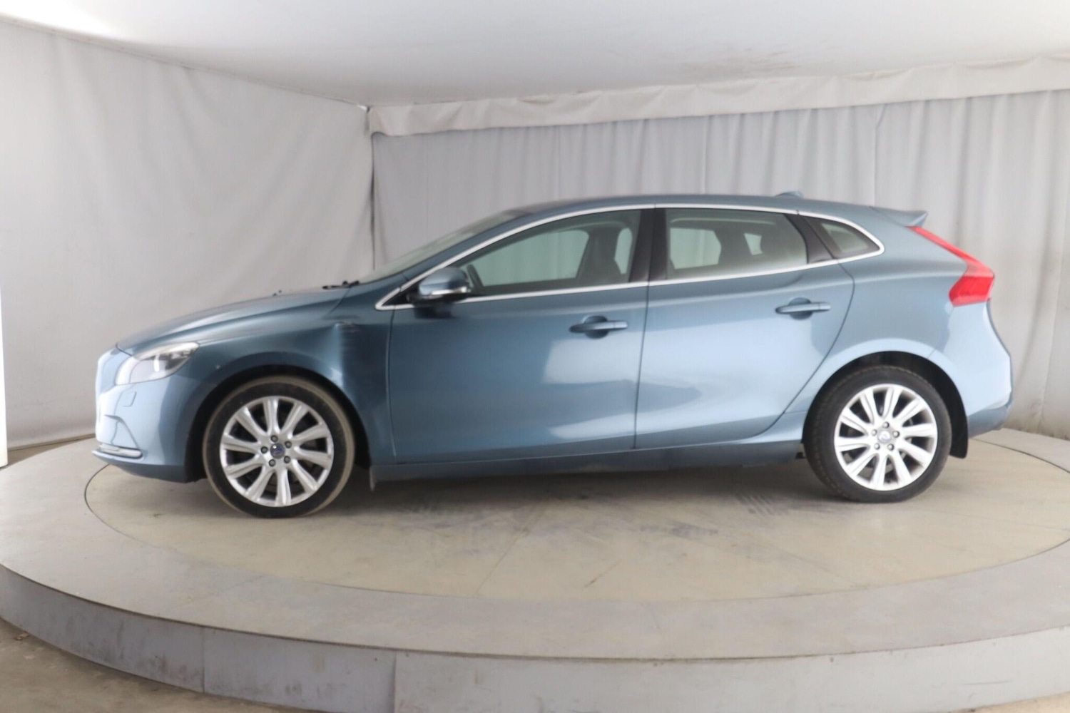 Used Volvo V40 2014 for sale - 77130633: Photo 7