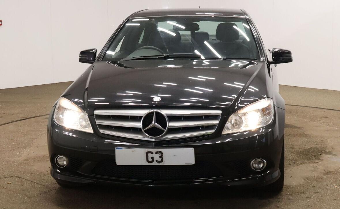 Used Mercedes-Benz C Class 2010 for sale - 77074910: Photo 2