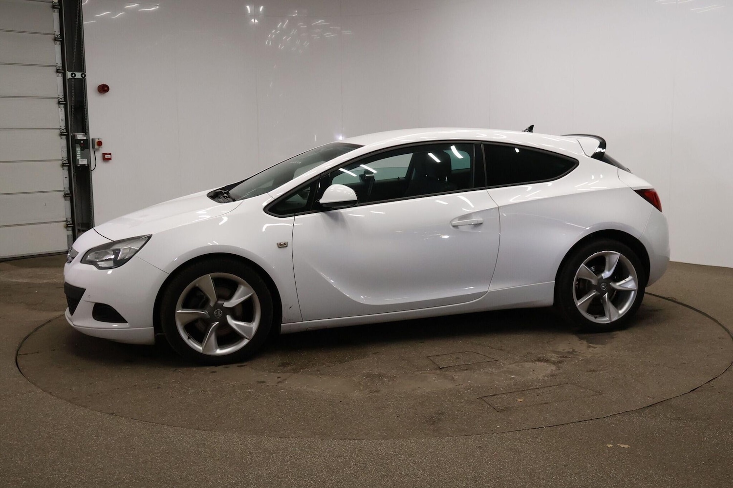 Used Vauxhall Astra GTC 2013 for sale - 77216122: Photo 4