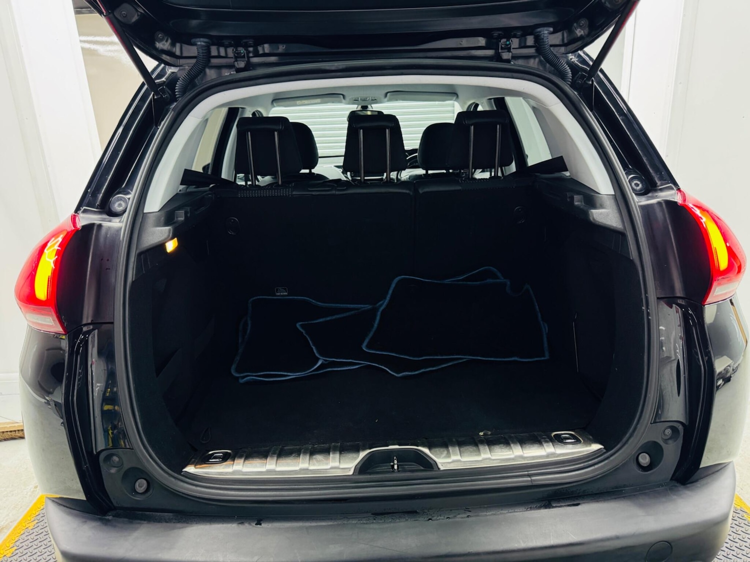 Used Peugeot 2008 2018 for sale - 75657388: Photo 20