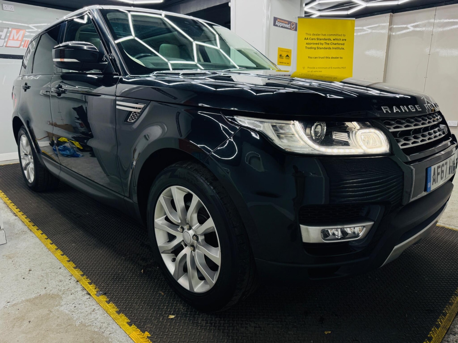 Used Land Rover Range Rover Sport 2017 for sale - 76336507: Photo 1