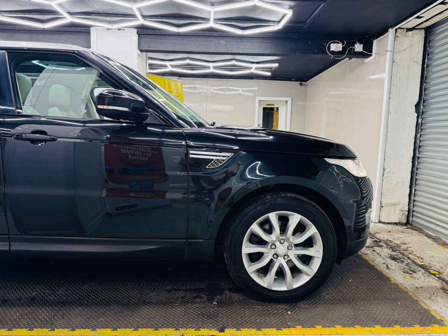 Used Land Rover Range Rover Sport 2017 for sale - 76336507: Photo 15