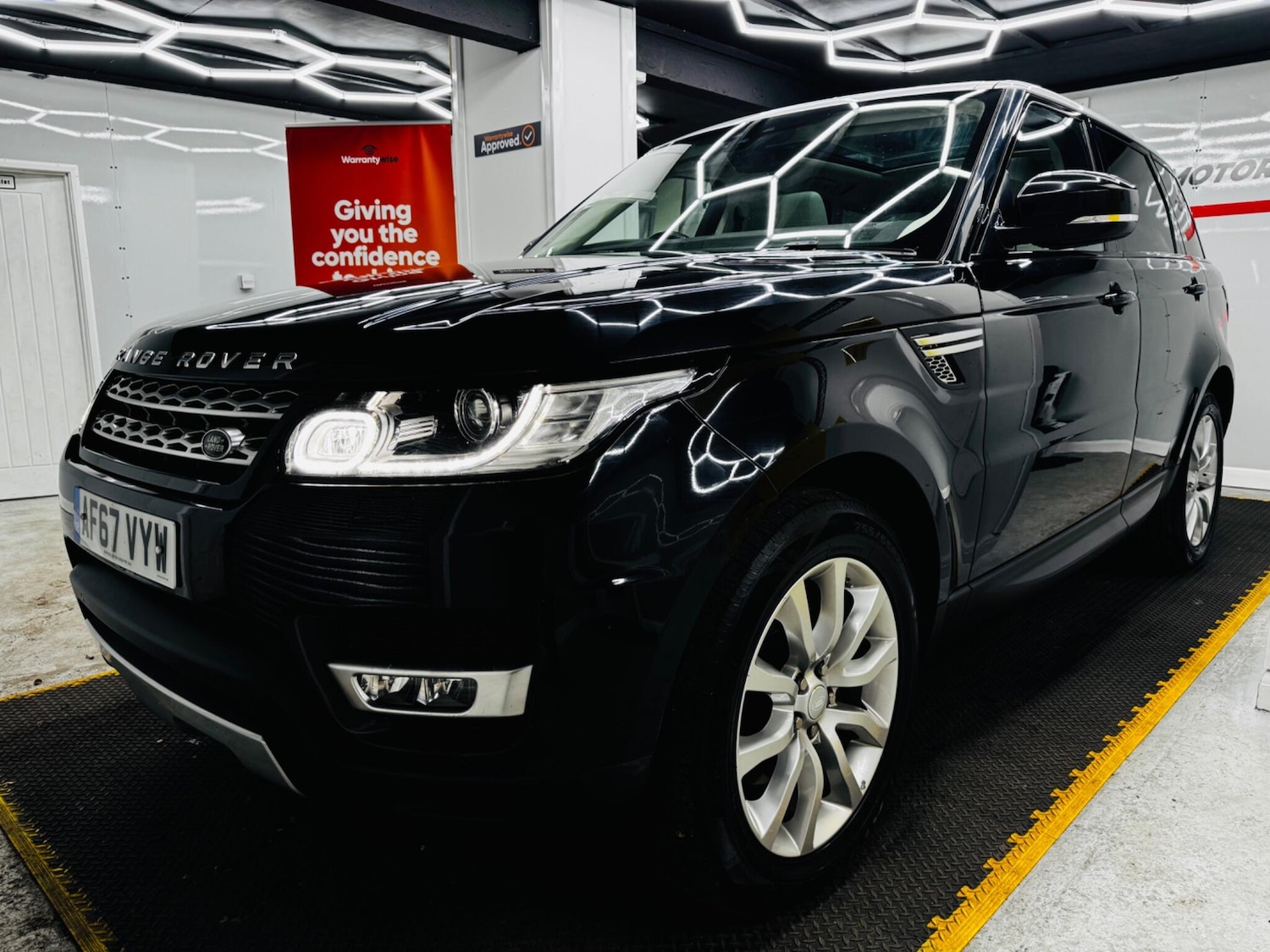 Used Land Rover Range Rover Sport 2017 for sale - 76336507: Photo 3