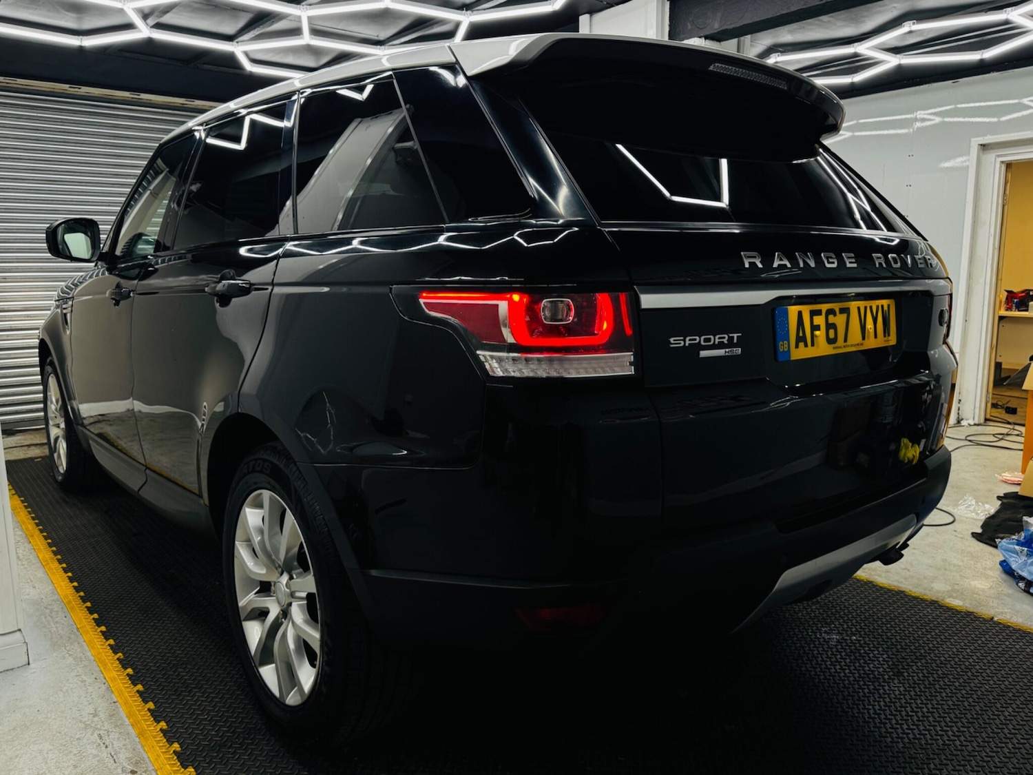 Used Land Rover Range Rover Sport 2017 for sale - 76336507: Photo 4