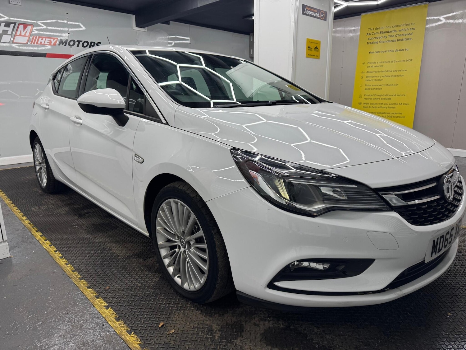 Used Vauxhall Astra 2015 for sale - 76423726: Photo 2