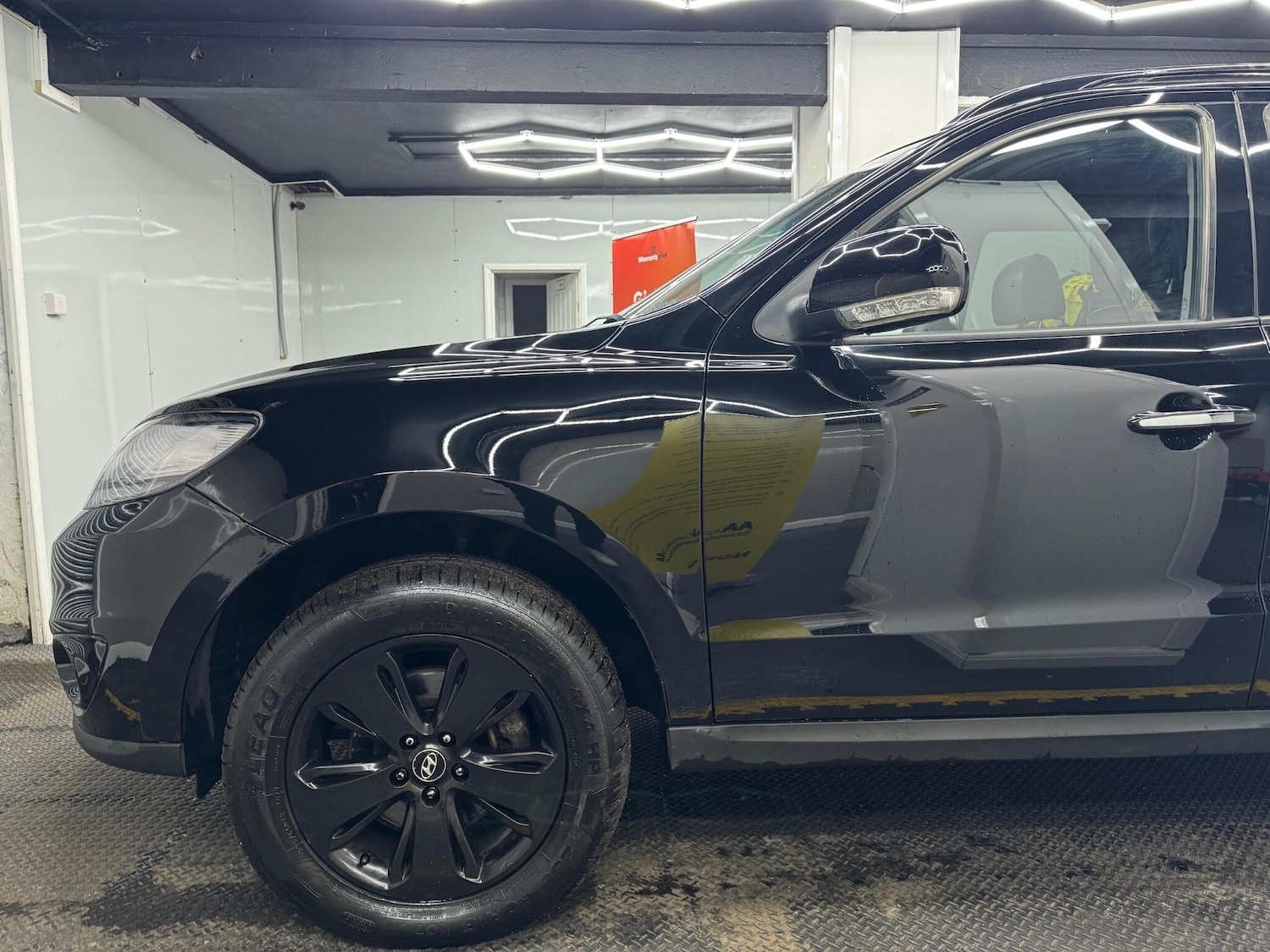 Used Hyundai Santa Fe 2012 for sale - 77120571: Photo 10