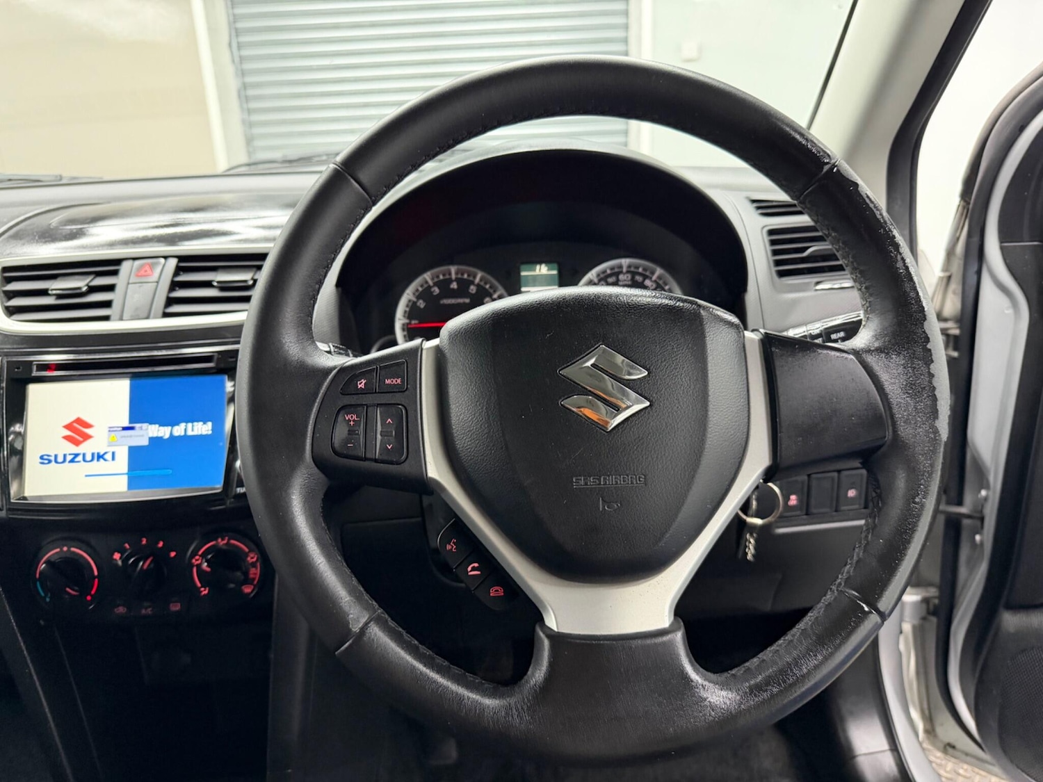 Used Suzuki Swift 2015 for sale - 76002430: Photo 37