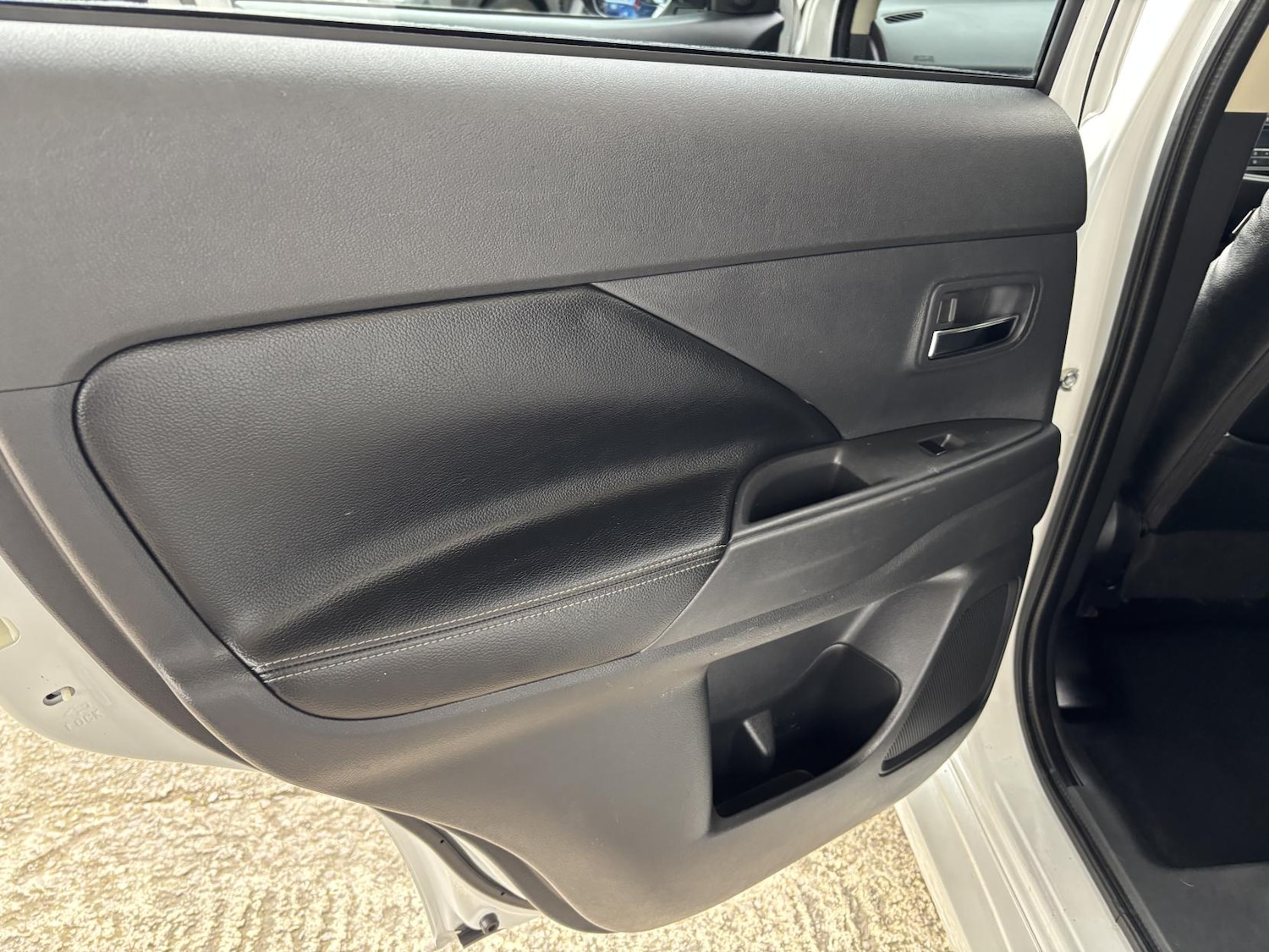 Used Mitsubishi Outlander 2015 for sale - 77665273: Photo 20