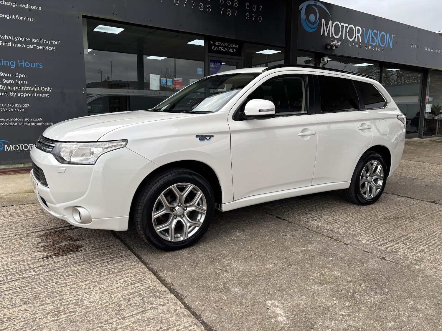 Used Mitsubishi Outlander 2015 for sale - 77665273: Photo 28