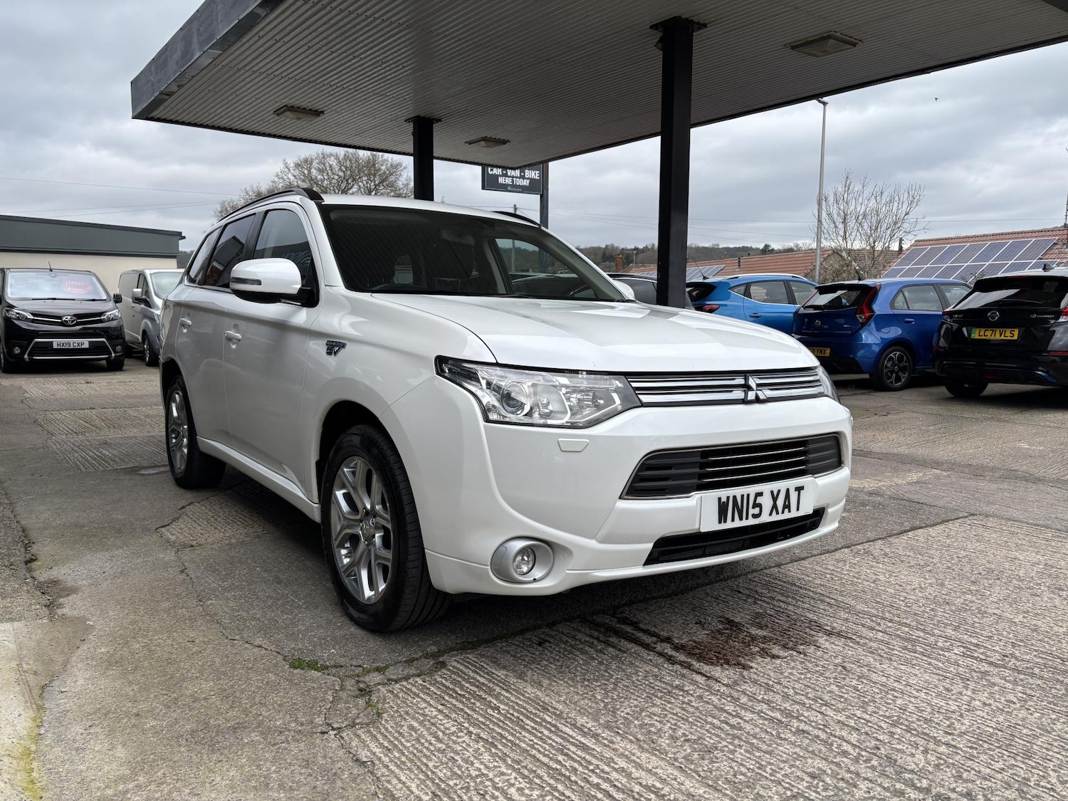 Used Mitsubishi Outlander 2015 for sale - 77665273: Photo 32