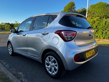 Used Hyundai i10 2018 for sale - 76006058: Photo