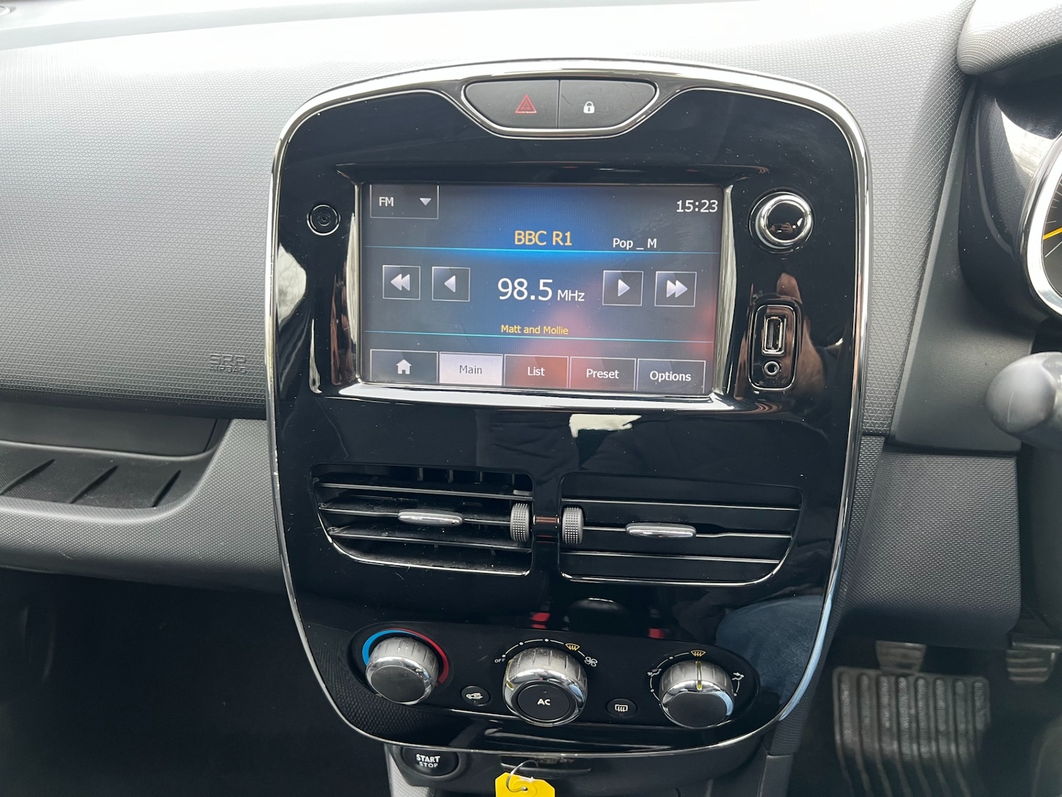 Used Renault Clio 2014 for sale - 77581611: Photo 15