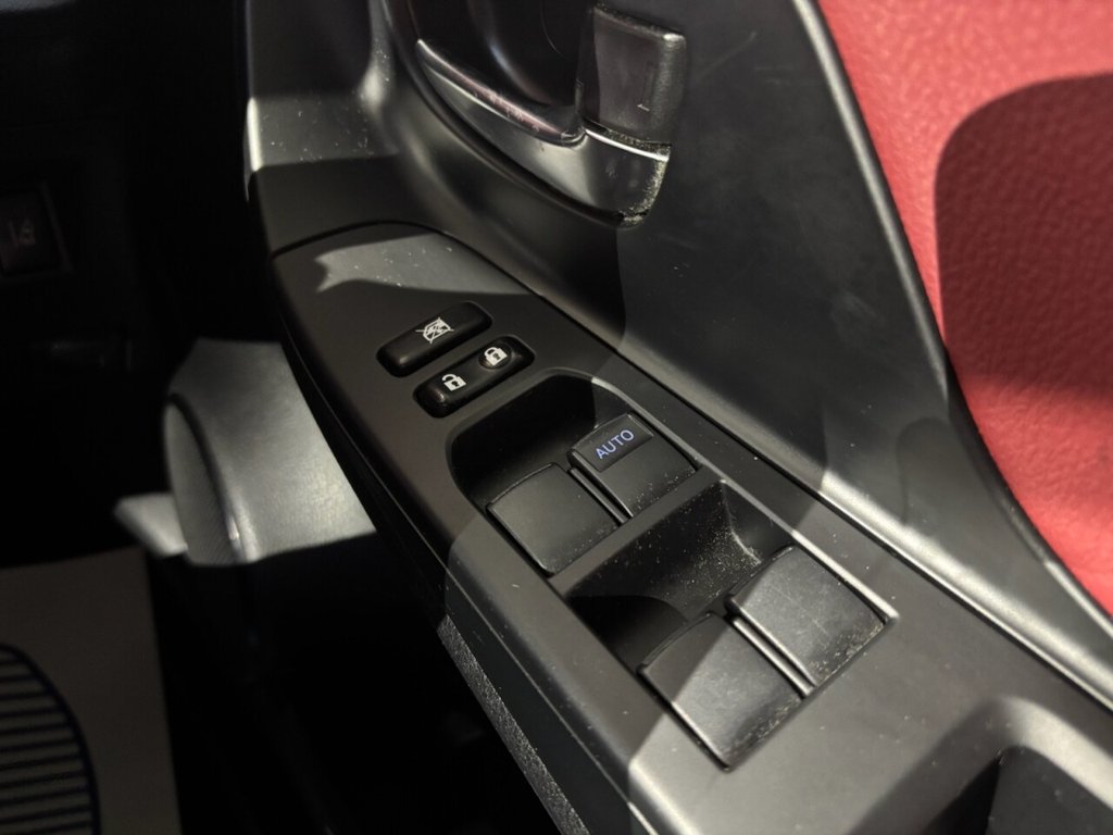 Used Toyota Yaris 2017 for sale - 77302532: Photo 32