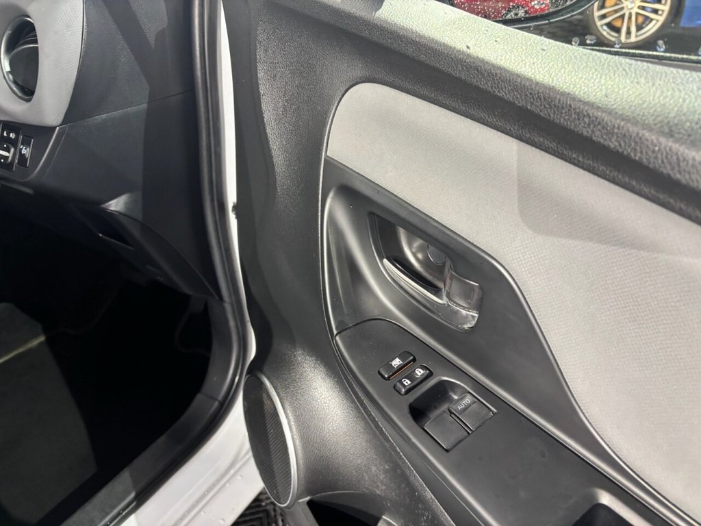 Used Toyota Yaris 2017 for sale - 77301928: Photo 41