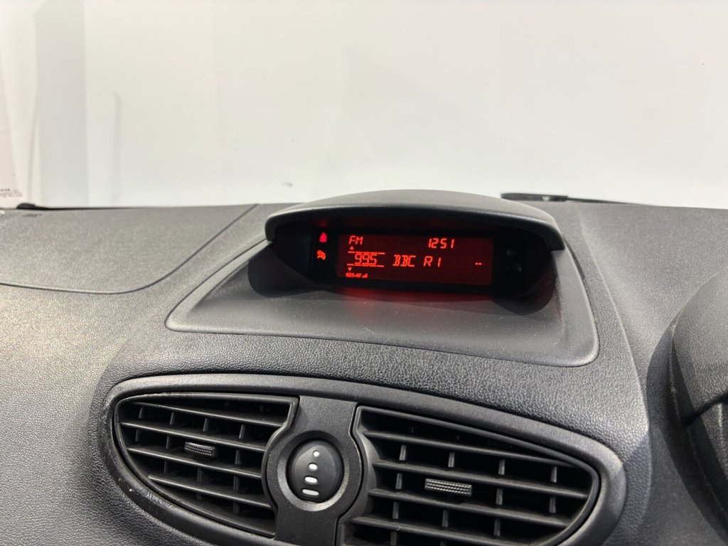 Used Renault Clio 2009 for sale - 76626491: Photo 28