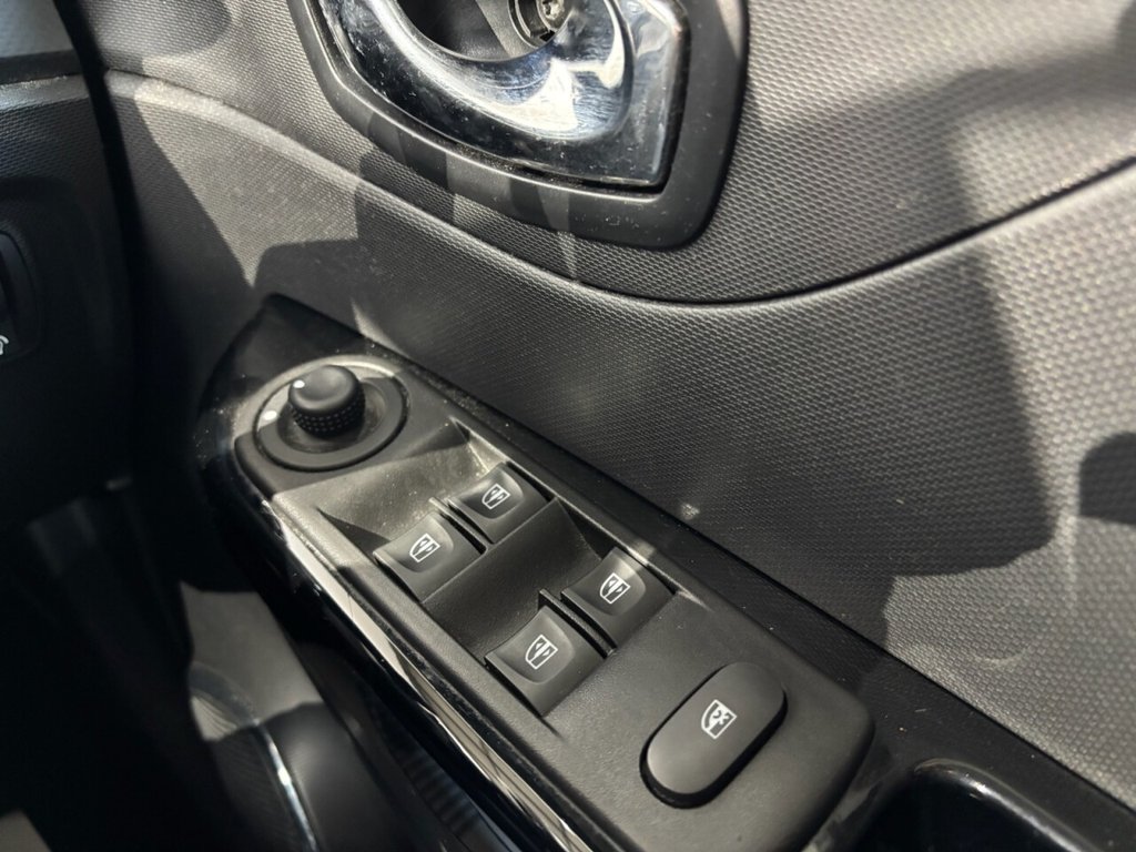 Used Renault Captur 2015 for sale - 76626504: Photo 38