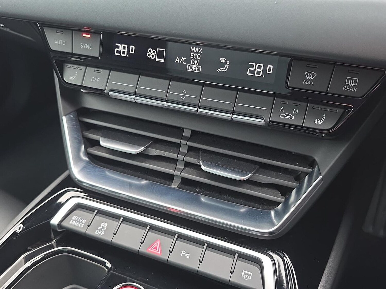 Used Audi e-tron GT 2023 for sale - 77639263: Photo 12