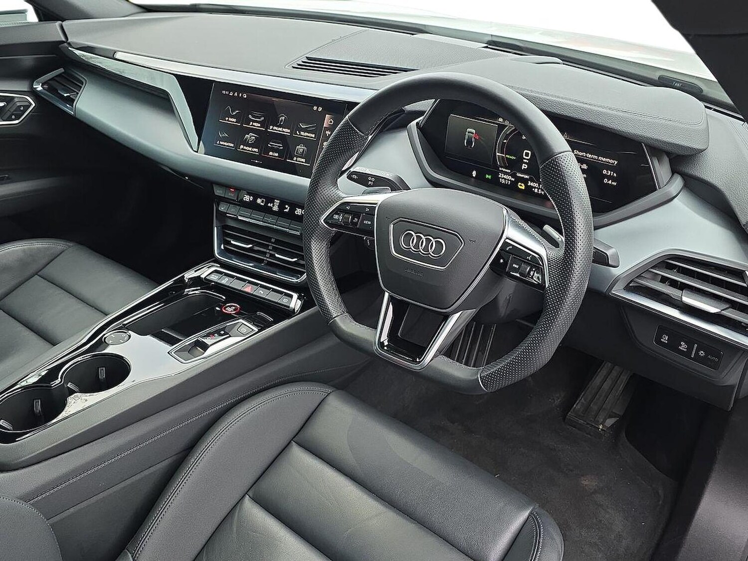 Used Audi e-tron GT 2023 for sale - 77639263: Photo 15