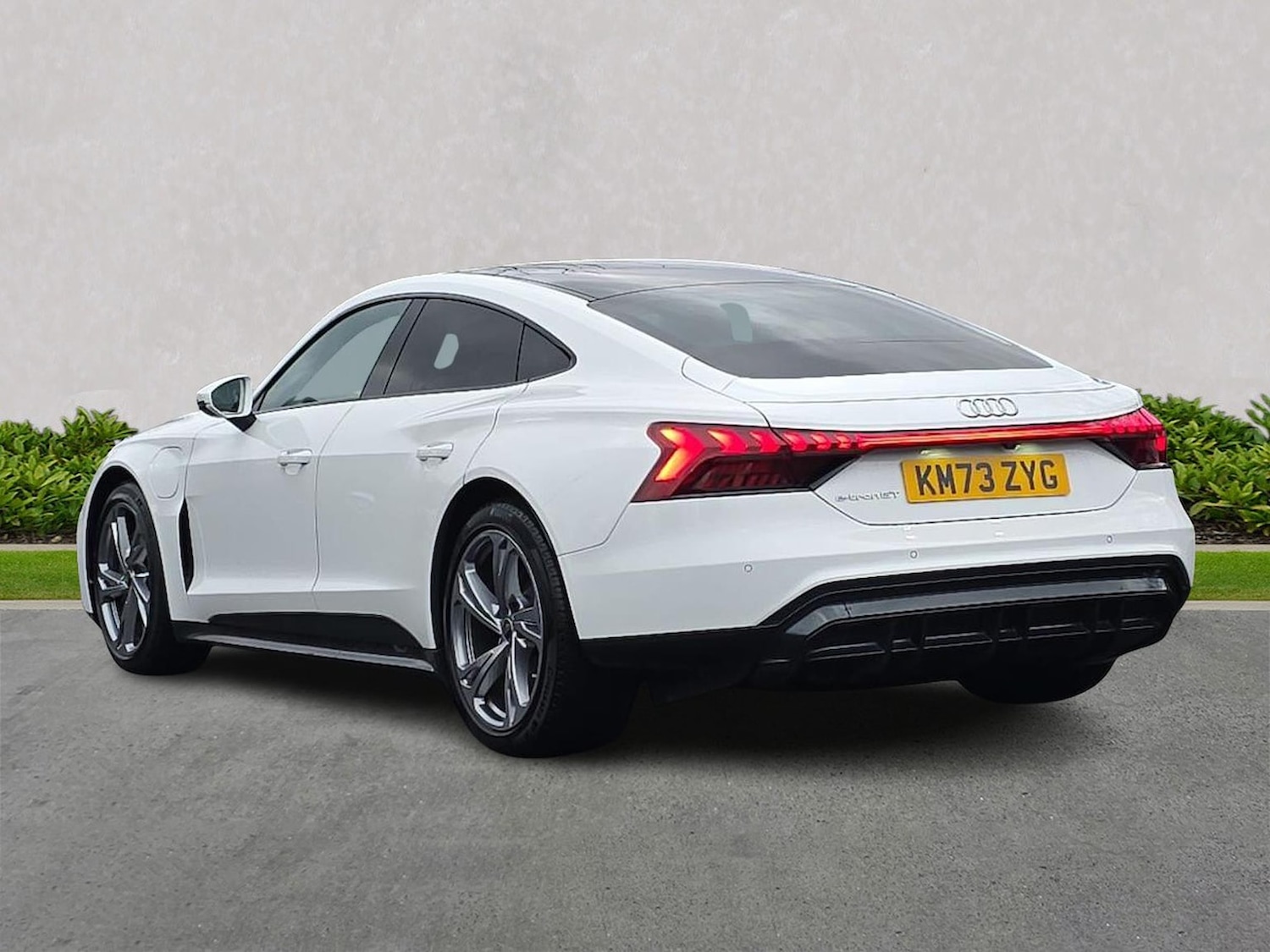 Used Audi e-tron GT 2023 for sale - 77639263: Photo 2