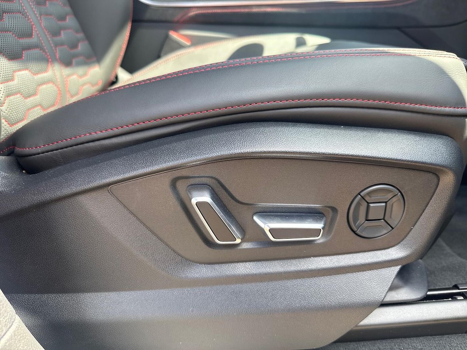 Used Audi RS Q8 2025 for sale - 76159536: Photo 30