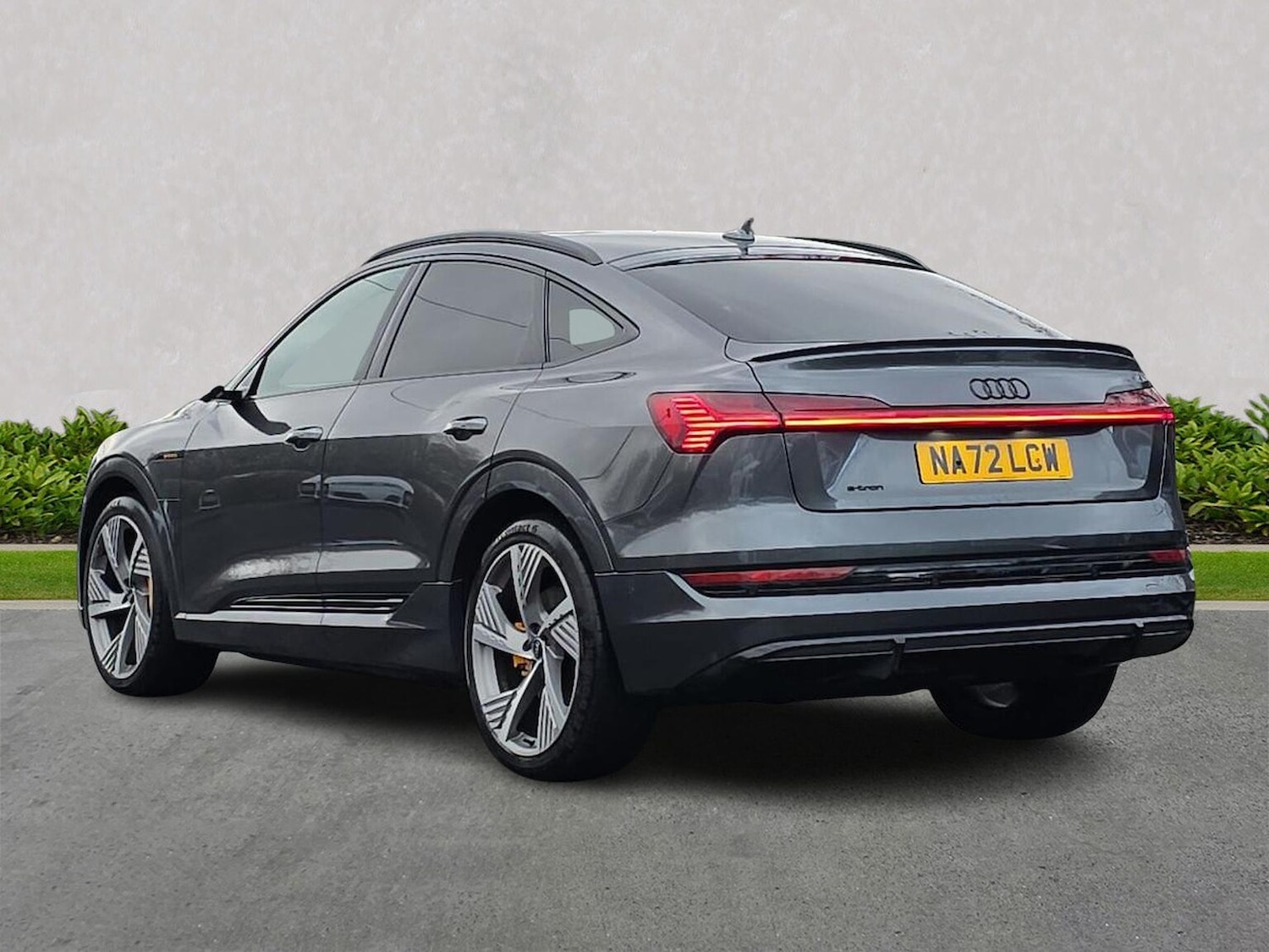 Used Audi e-tron 2022 for sale - 77639260: Photo 2