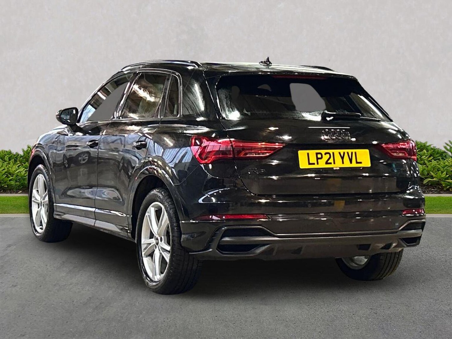 Used Audi Q3 2021 for sale - 76477289: Photo 2