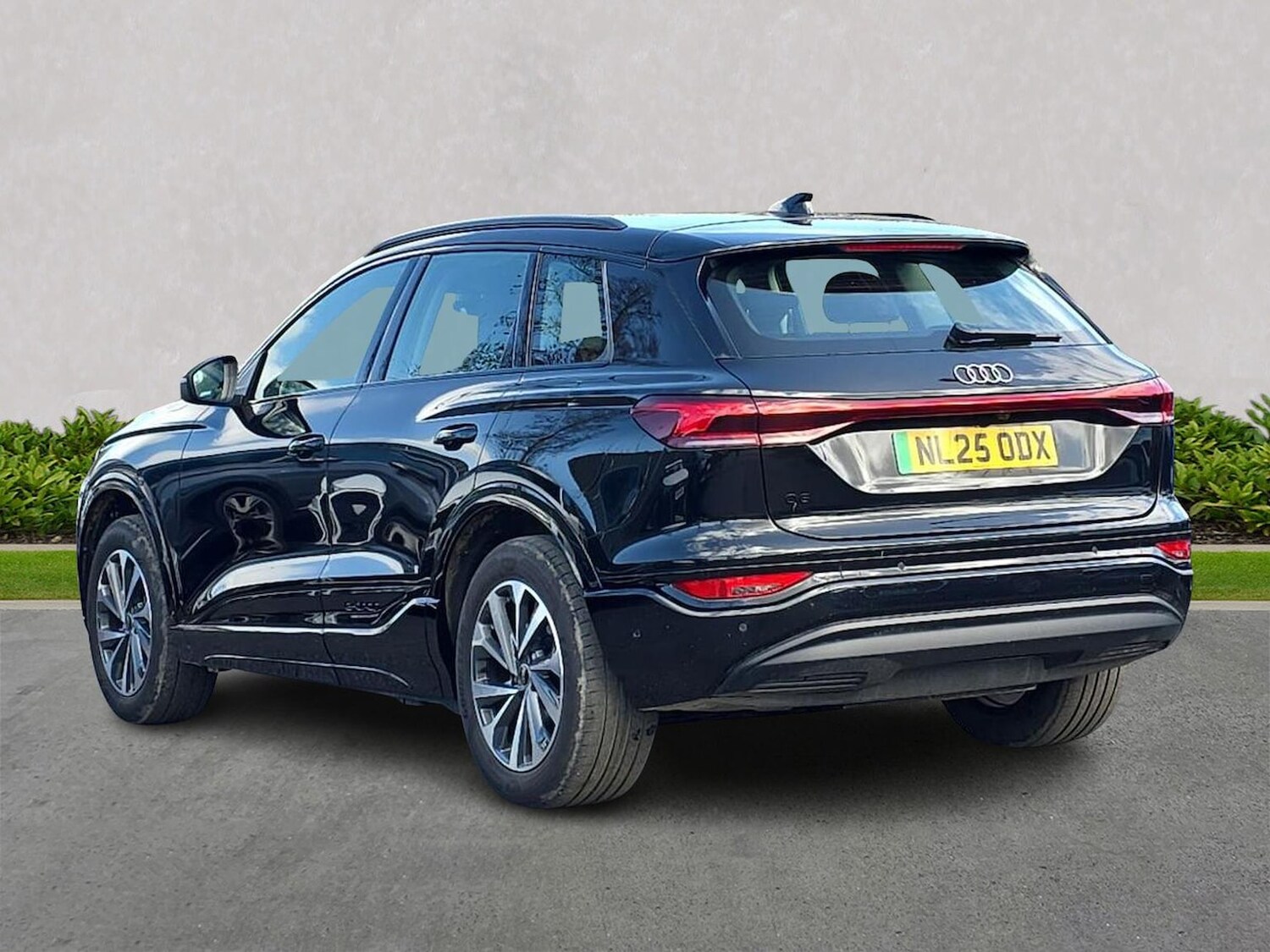 Used Audi Q6 e-tron 2025 for sale - 78194017: Photo 2