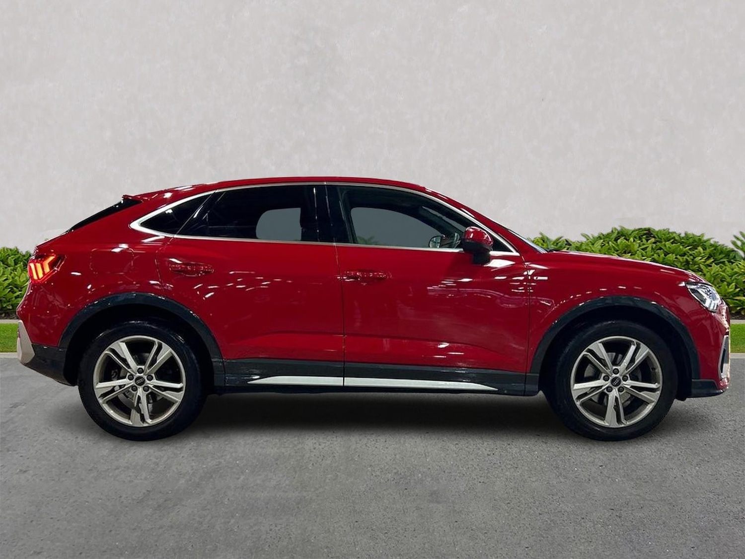 Used Audi Q3 2023 for sale - 77492349: Photo 3