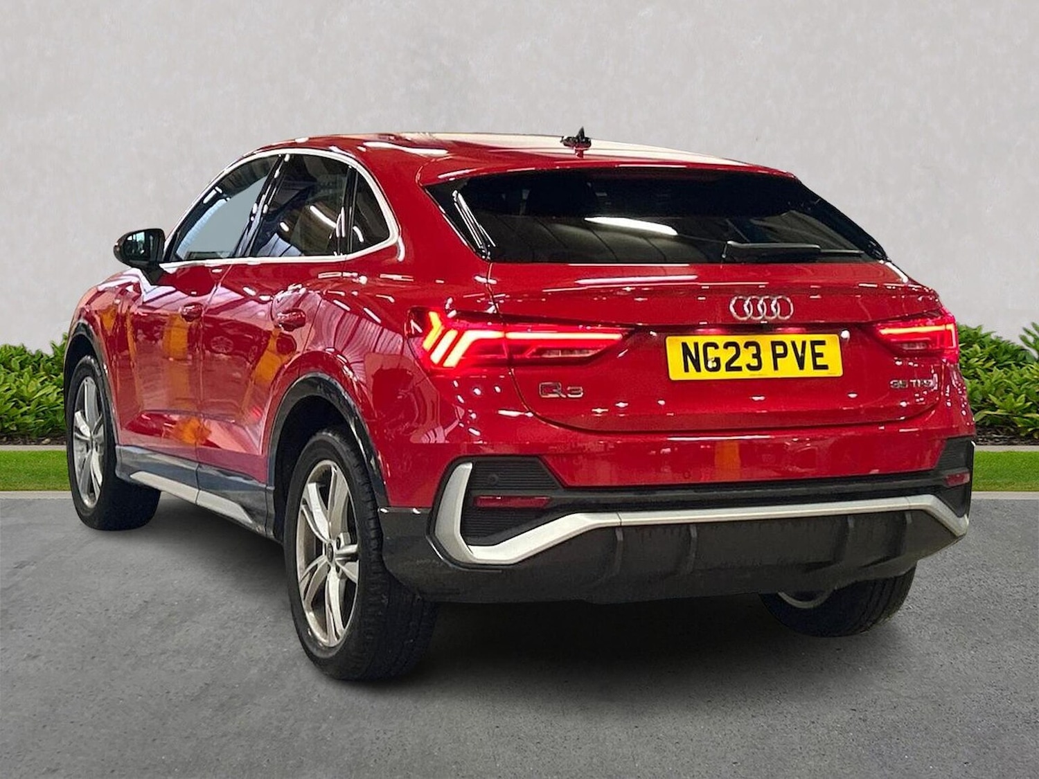 Used Audi Q3 2023 for sale - 76892105: Photo 2