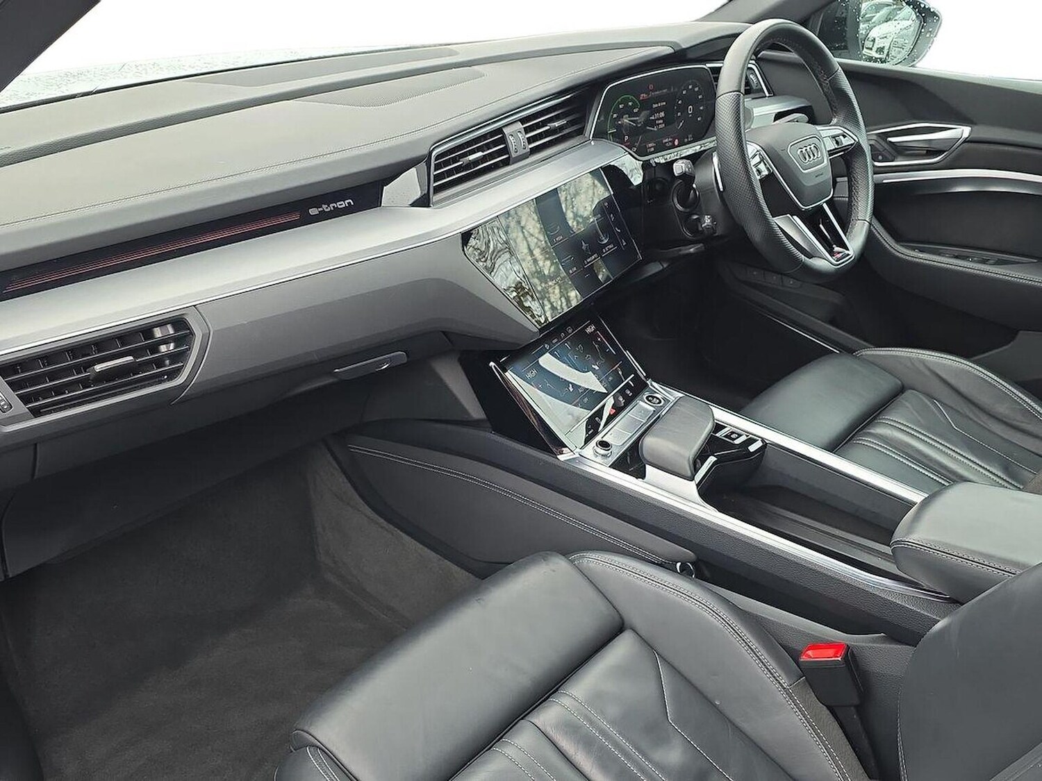 Used Audi e-tron 2023 for sale - 77492326: Photo 7