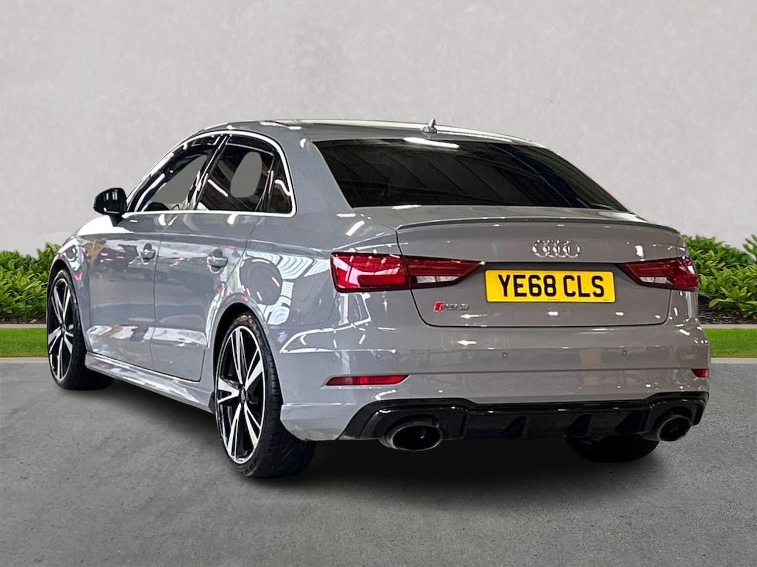 Used Audi RS3 2018 for sale - 76179010: Photo 2
