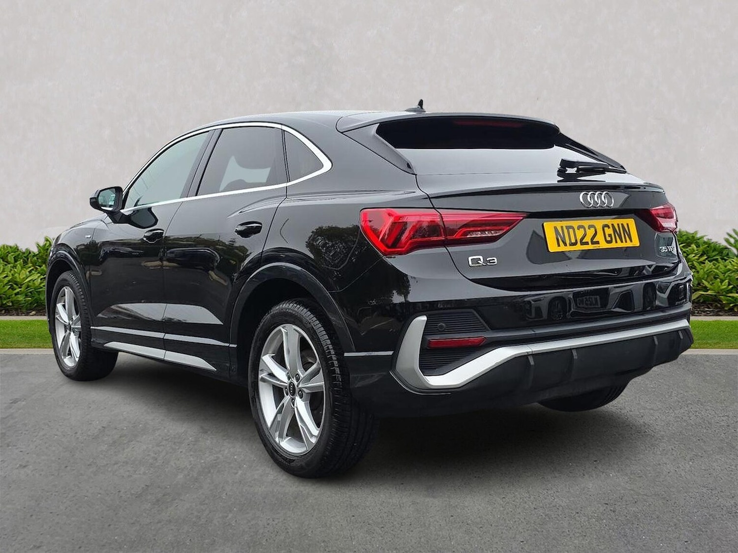 Used Audi Q3 2022 for sale - 76946966: Photo 2