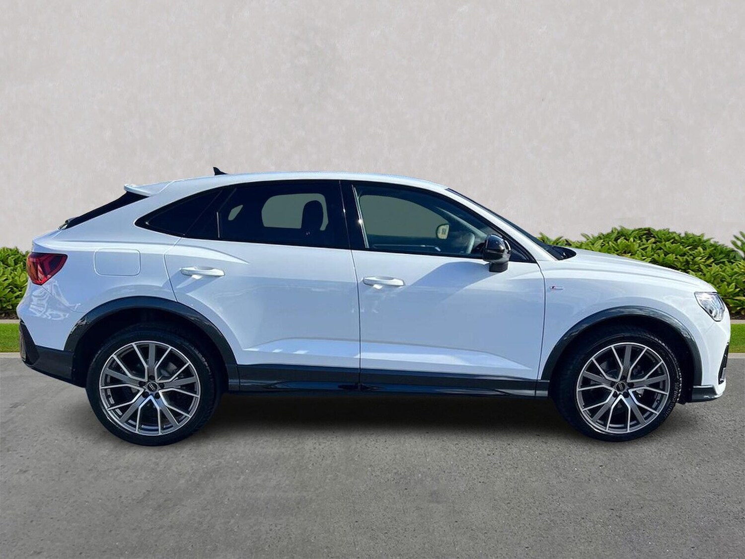 Used Audi Q3 2024 for sale - 76065603: Photo 3