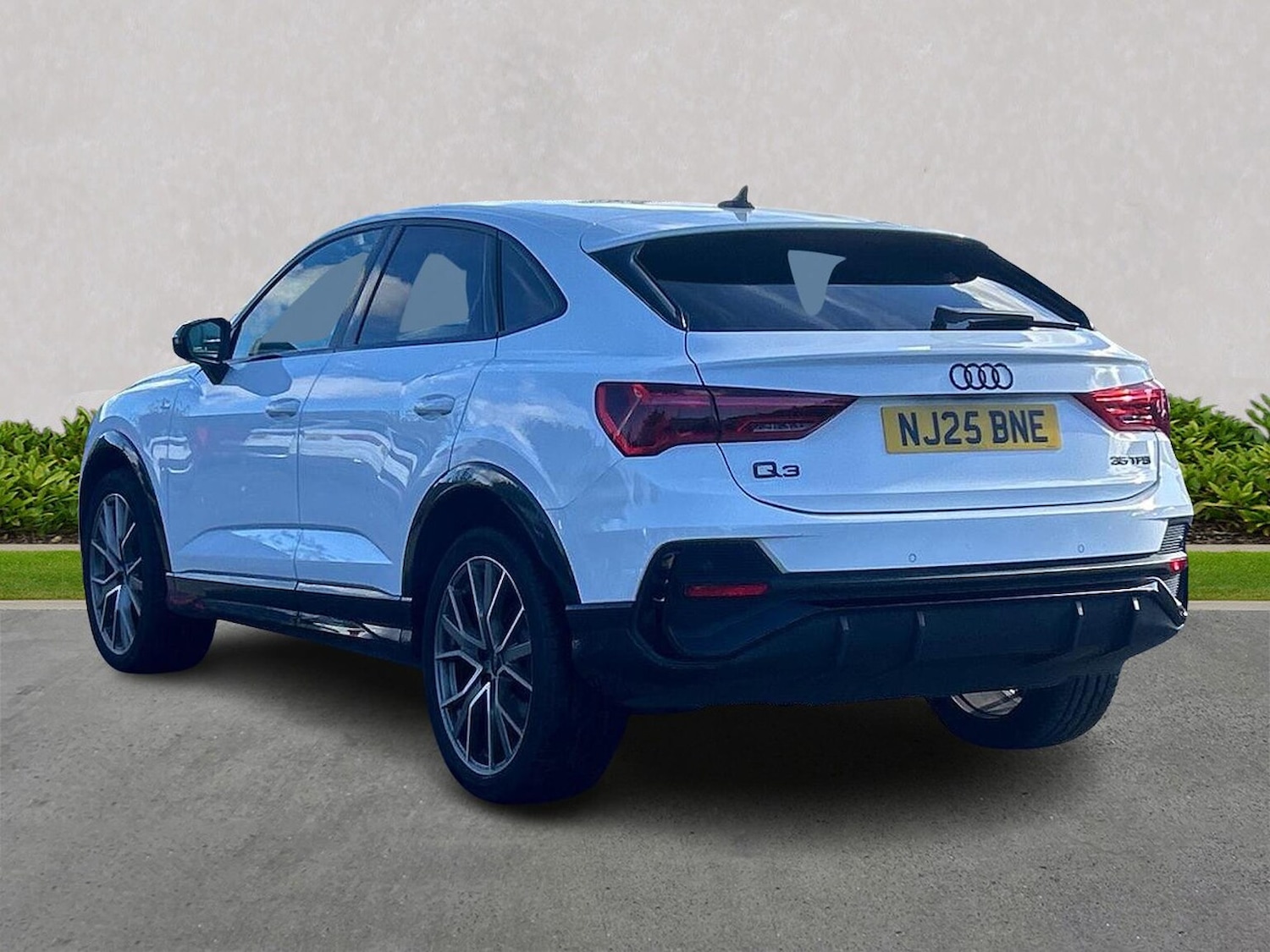 Used Audi Q3 2025 for sale - 75994947: Photo 2