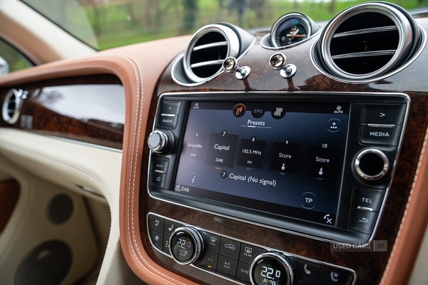 Used Bentley Bentayga 2016 for sale - 78048492: Photo 92