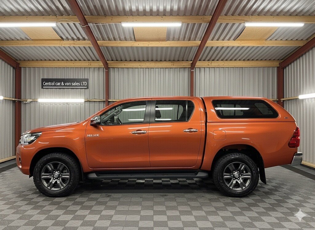 Used Toyota Hilux 2023 for sale - 76867913: Photo 2