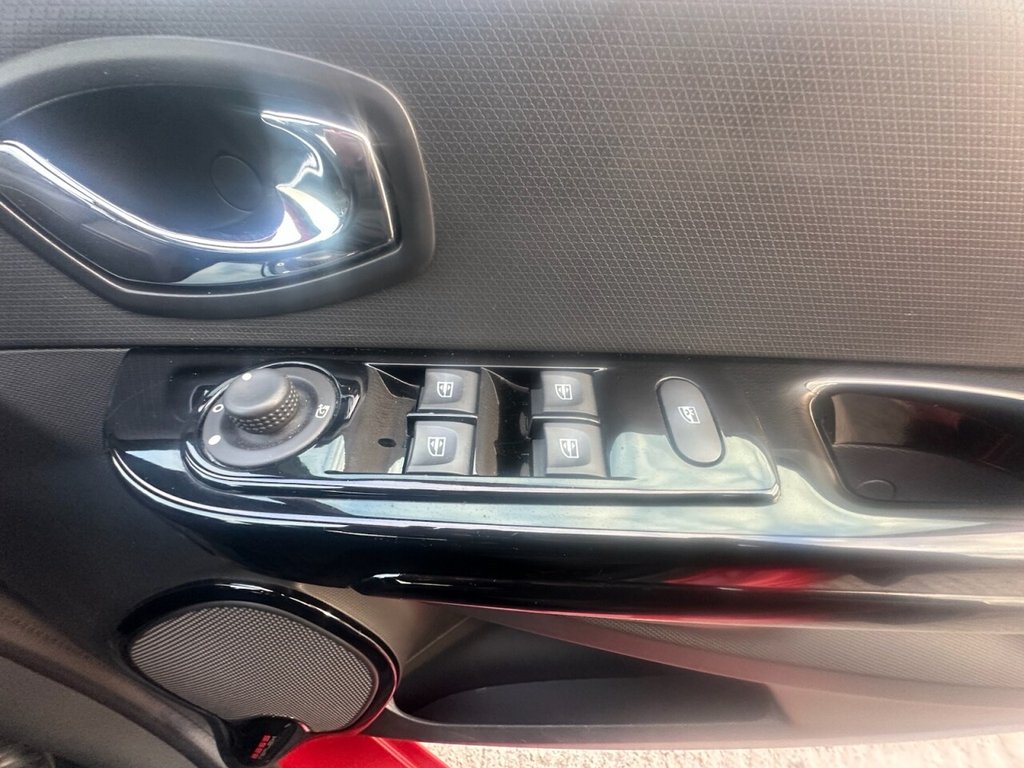 Used Renault Clio 2014 for sale - 76509408: Photo 17