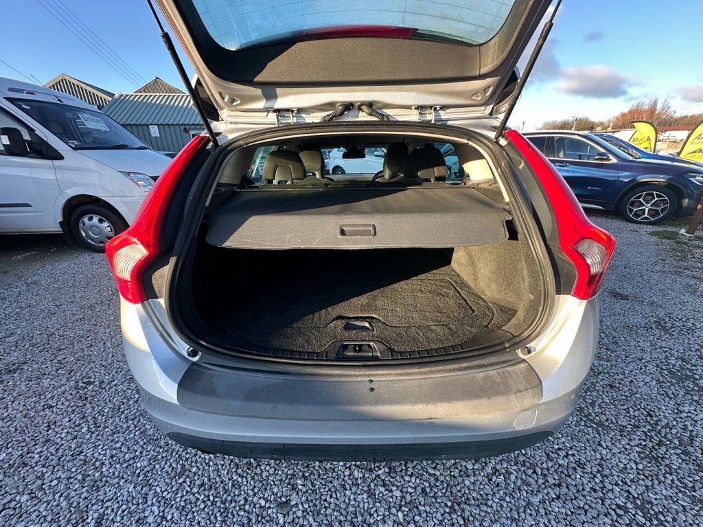 Used Volvo V60 2010 for sale - 76632056: Photo 17