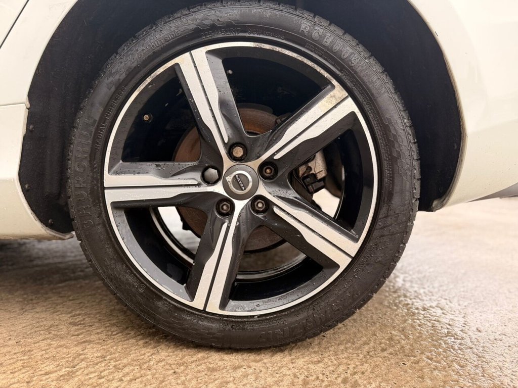 Used Volvo V40 2019 for sale - 74784625: Photo 41