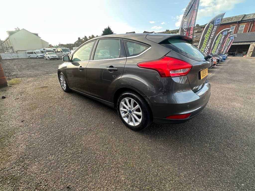 Used Ford Focus 2015 for sale - 76867840: Photo 5