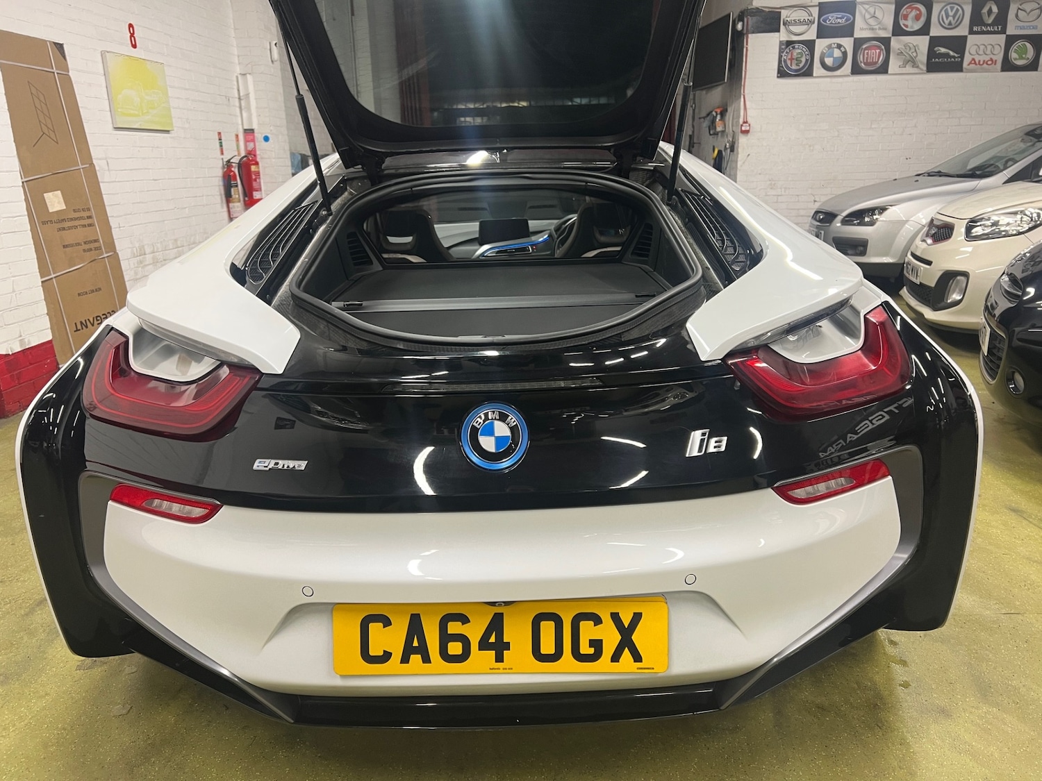 Used BMW i8 2015 for sale - 76525799: Photo 12